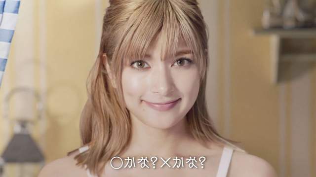 ローラ コーセー化粧品 美人のヒミツ Web Cm キレイの選択 太眉に仕上げるには 眉の上を描き足す 1分 かな か ローラ Cm Bb Navi